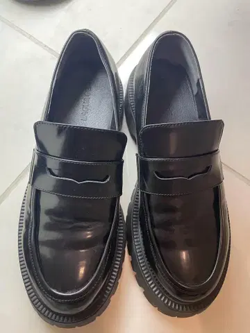 LAGUA GEM 블랙 로퍼