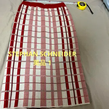 레드와 화이트 체크 무늬 플리츠 스커트