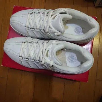 K-SWISS Limited Edition 화이트 스니커즈