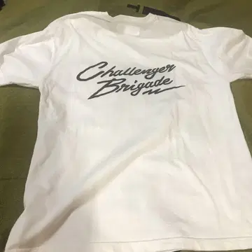 Challenger Brigade 화이트 티셔츠