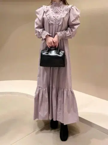 SNIDEL 펀칭 레이스 퍼프 슬리브 원피스