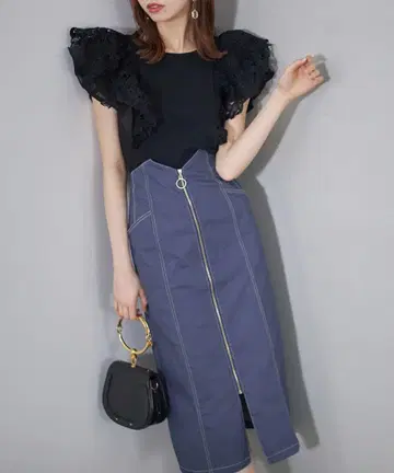 tocco closet 레이스 프릴 배색 리브 컷 풀오버