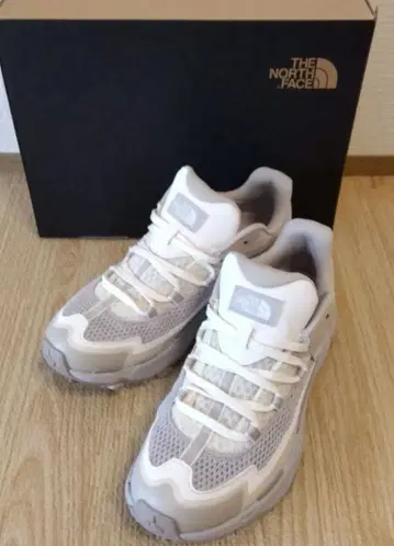 노스페이스 베이지 스니커즈 베크티브 타라바르 25cm