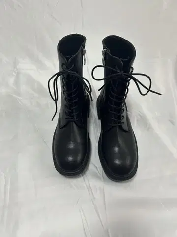 블랙 레이스업 부츠 사이드 지퍼 부착