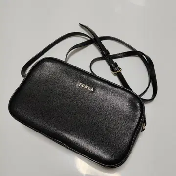 컨디션 최상 FURLA 훌라 릴리 가죽 카메라백 숄더백 블랙