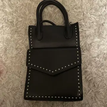 PAGEBOY 스터드 장식 블랙 핸드백