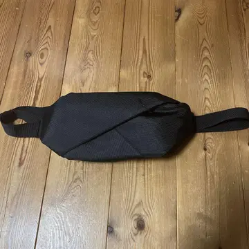메쉬 소재 블랙 바디백