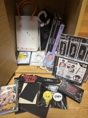 Stray Kids 굿즈 묶음 판매