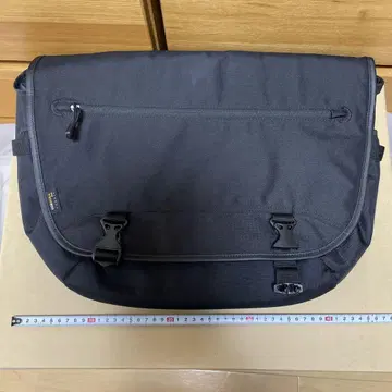 유니클로 메신저 백 블랙