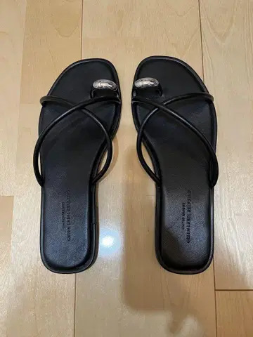 메탈 통 플랫 샌들