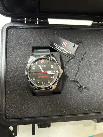 VICTORINOX Swiss Army 손목시계 블랙