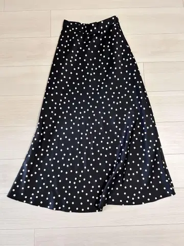UNITED ARROWS 블랙 화이트 도트 플레어 스커트
