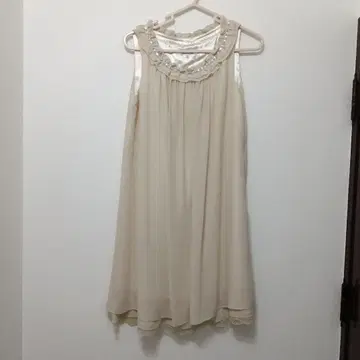 베이지 프릴 슬리브리스 튜닉