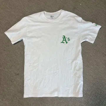NEWERA 티셔츠