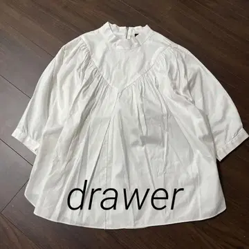 Drawer 스탠드 카라 개더 블라우스 화이트 노카라 체형 커버