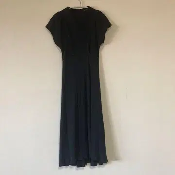 언타이틀 프렌치 슬리브 플레어 원피스 블랙 0