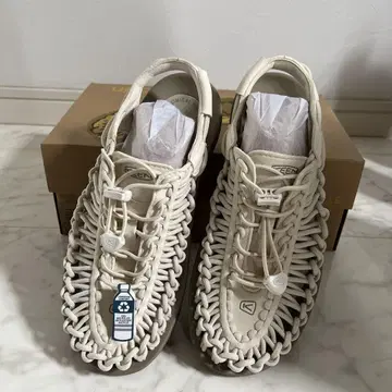 새상품! keen 뜨개질 디자인 샌들