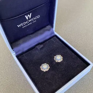 웨지우드 Wedgwood 꽃 모티브 귀걸이