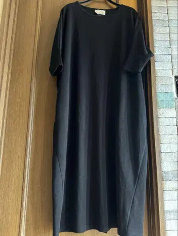 안티쿠아 블랙 반팔 돌먼 원피스 패턴 토르소