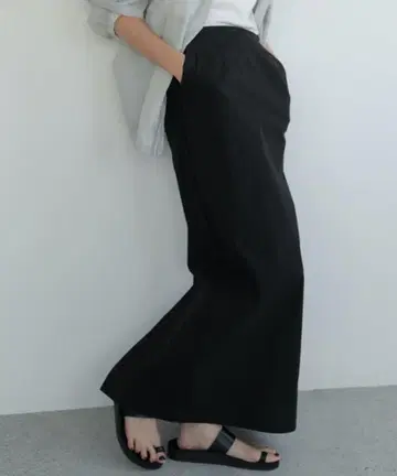 anuke 아누크 컷오프 스트레이트 스커트 블랙