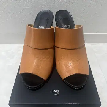 HENRI EN VARGO 베이지 브라운 가죽 뮬 하이 힐
