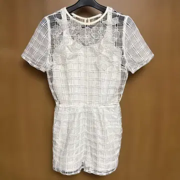 Snidel 화이트 꽃무늬 레이스 숏 올인원 올인원