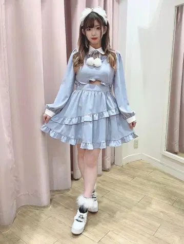 택 포함! 앙크루즈 사선 프릴 퐁퐁 리본 원피스 블루