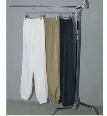 아누크 Nylon Volume Pants 베이지
