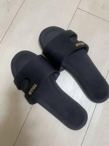 YELLO TOKYO 블랙 슬라이더스 미 사이즈