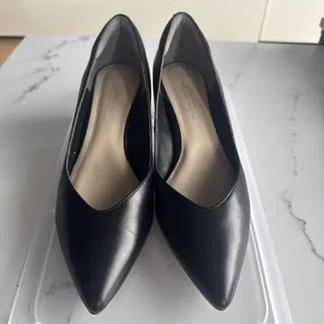 그린 라벨 릴랙싱 펌프스 블랙