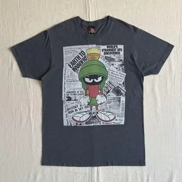 LOONEY TUNES 마빈 더 머신 뉴스 페이퍼 프린트 티셔츠