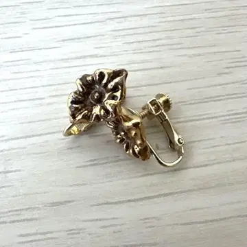 n and accessories 꽃 모티브 골드 컬러 논홀 귀걸이