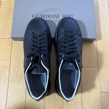 GUARDIAN SPORT 블랙 스니커즈