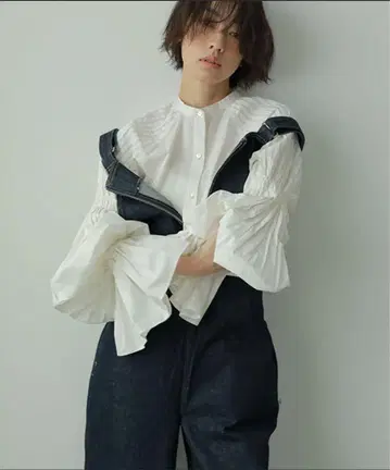 ETRE TOKYO 캔디 슬리브 턱 셔츠 화이트
