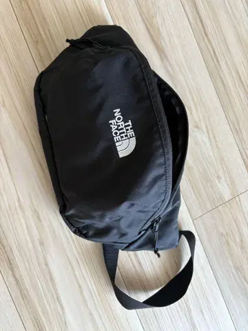 THE NORTH FACE 바디백 블랙