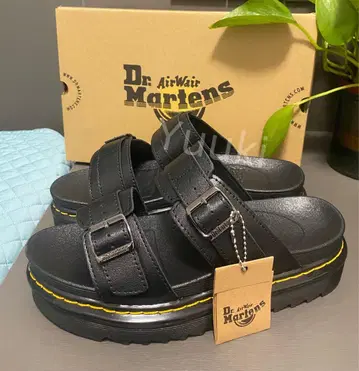 미사용 새상품 Dr.Martens 통굽 샌들 블랙 남녀 공용 26cm