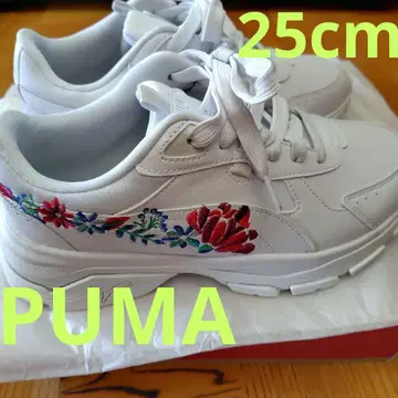 Puma 꽃무늬 자수 스니커즈 화이트