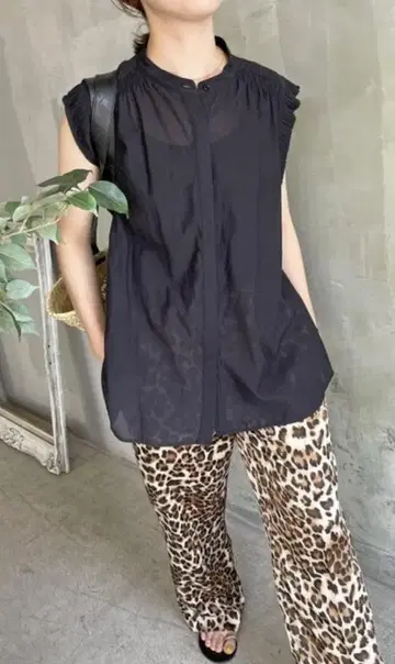 949t*스픽 앤 스팬 셔링 슬리브리스 블라우스