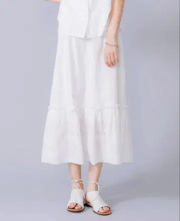TIERED LACE SKIRT 밀크 페도 스커트 화이트