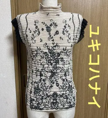 유키코하나이 플리츠 슬리브리스 소매 레이스 탑 티셔츠