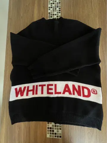 WHITELAND 로고 블랙 가디건
