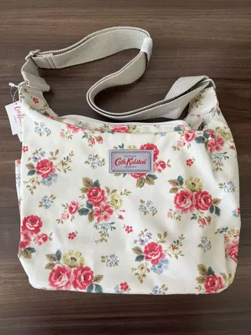 Cath Kidston 에브리데이 백 필드 로즈 웜 스톤