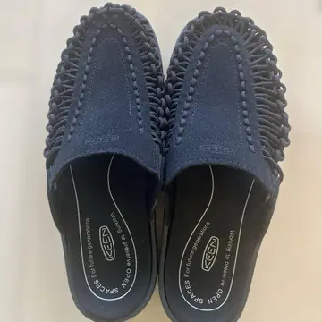 KEEN 샌들