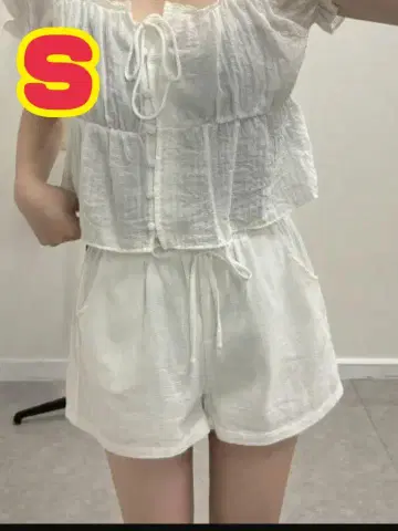 허리 리본 포함 화이트 팬츠 S 포켓 부착