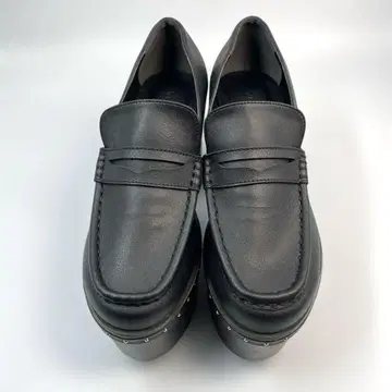 EMODA 블랙 통굽 로퍼 스터드 장식