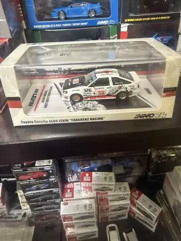 이노 모델 1/64 코롤라 AE86 "TRACKERS RACING"