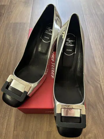 Roger Vivier 실버 하이힐 사이즈 40