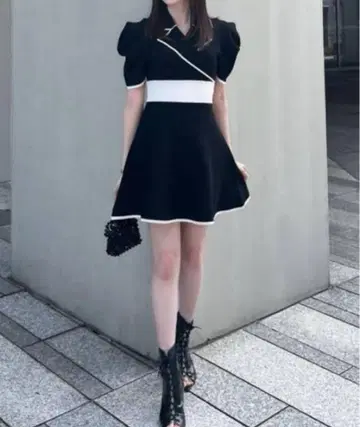 rienda 테일러드 칼라 미니 플레어 하프 니트 원피스