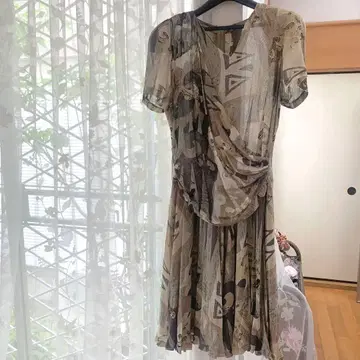 수입 로사 추상 패턴 드레이프 디자인 반팔 원피스