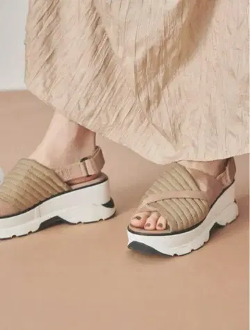 새상품급 emmi x SNIDEL 콜라보 스니커즈 밑창 샌들 24.5cm